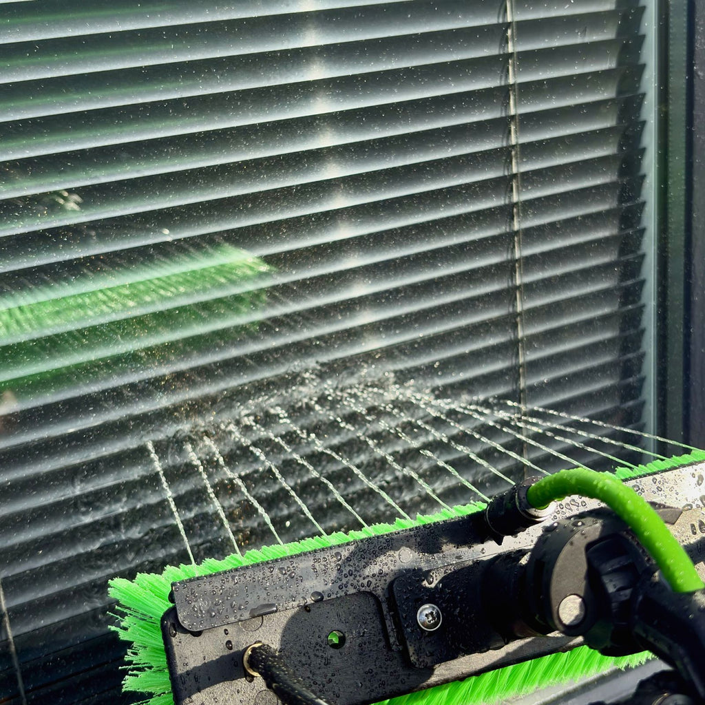 GVS rinse bar on use rinsing a window