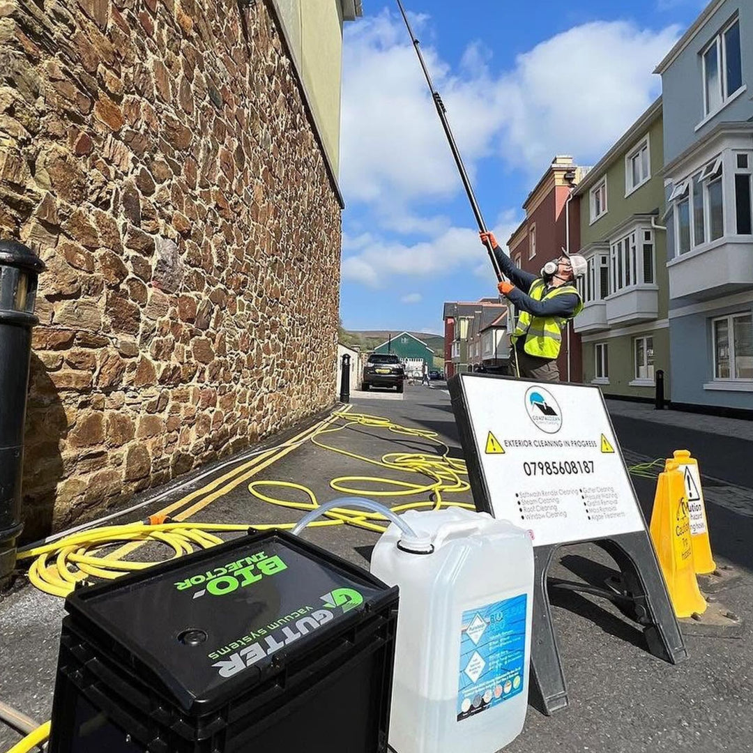 Pressure washing equipment for exterior cleaning