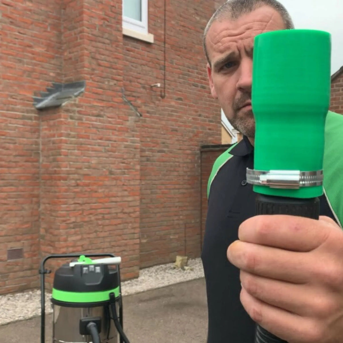 The silicone reducer is used to connect smaller diameter hoses to 51mm diameter pole sets.