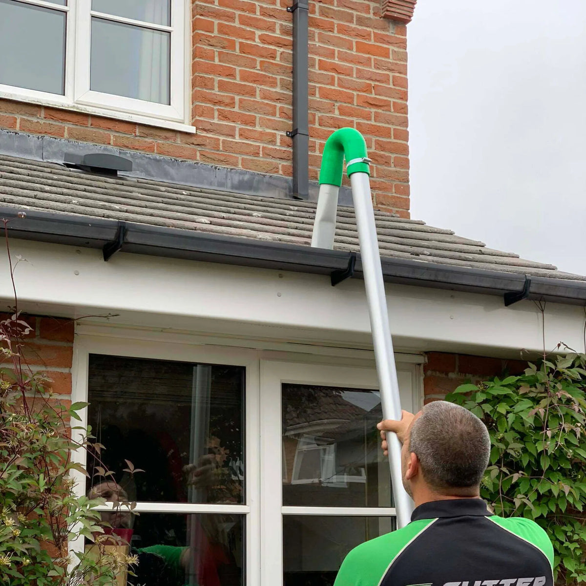 Gutter clearing with aluminium poles and silicione flexi neck